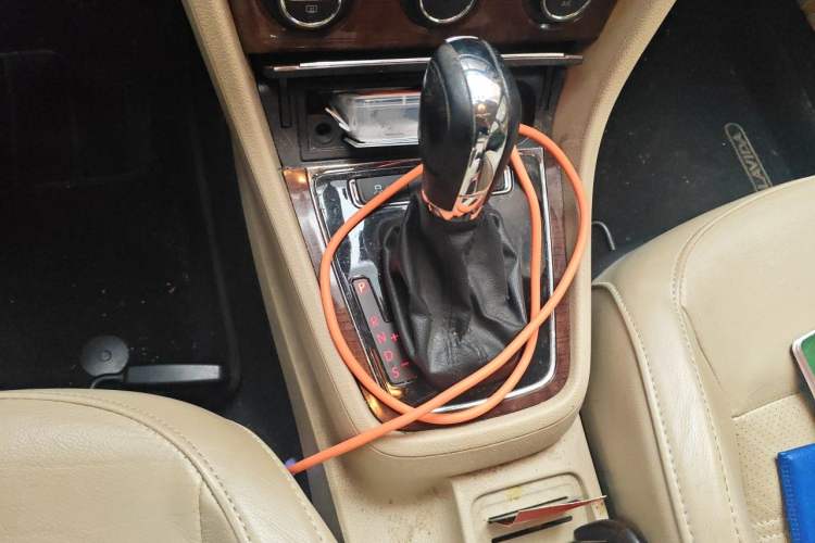 Used Volkswagen Lavida 2013 Revised Version 1.6L Automatic Luxury Edition Gear Lever