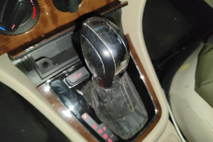 Used Volkswagen Lavida 2013 Restyled Classic 1.6L Automatic Comfort Edition Gear Lever