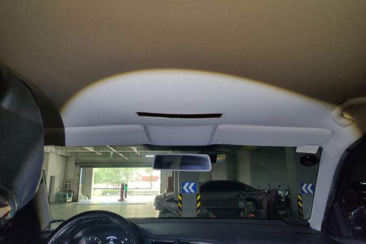 Used Volkswagen Lavida 2013 1.6L Manual Fashion Edition Headliner