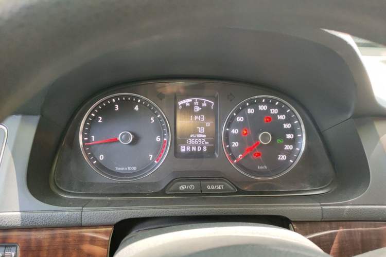 Used Volkswagen Lavida 2013 1.6L Automatic Comfort Edition Instrument Cluster