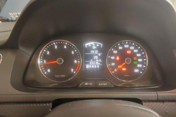Used Volkswagen Lavida 2013 1.6L Automatic Comfort Edition Instrument Cluster