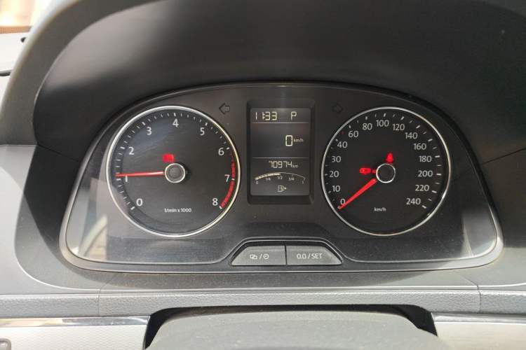 Used Volkswagen Lavida 2013 Revised Version 1.6L Automatic Luxury Edition Instrument Cluster