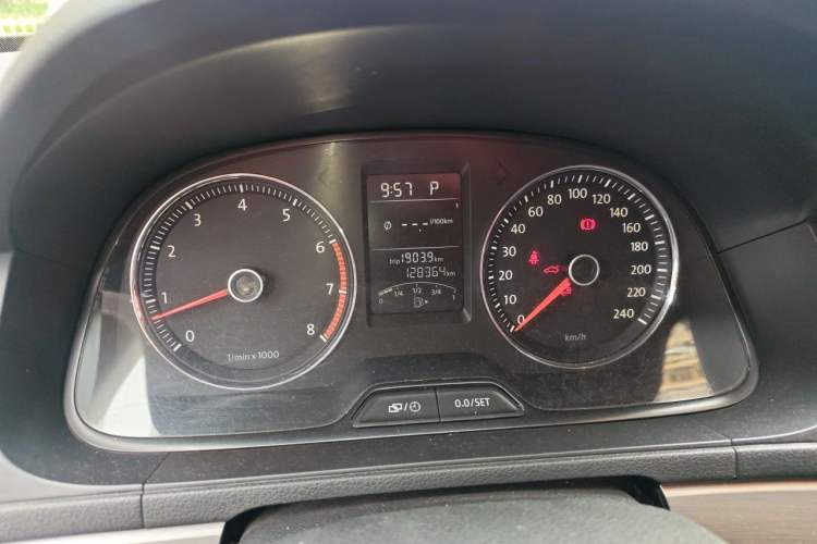 Used Volkswagen Lavida 2013 1.4TSI DSG Comfort Edition Instrument Cluster