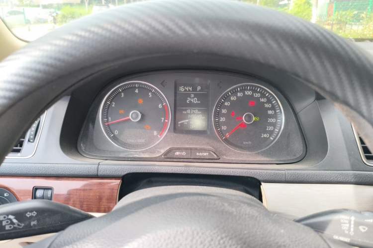 Used Volkswagen Lavida 2013 1.4TSI DSG Comfort Edition Instrument Cluster