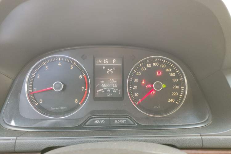Used Volkswagen Lavida 2013 1.4TSI DSG Comfort Edition Instrument Cluster