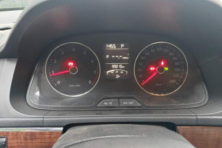 Used Volkswagen Lavida 2013 Revised Version 1.6L Automatic Luxury Edition Instrument Cluster