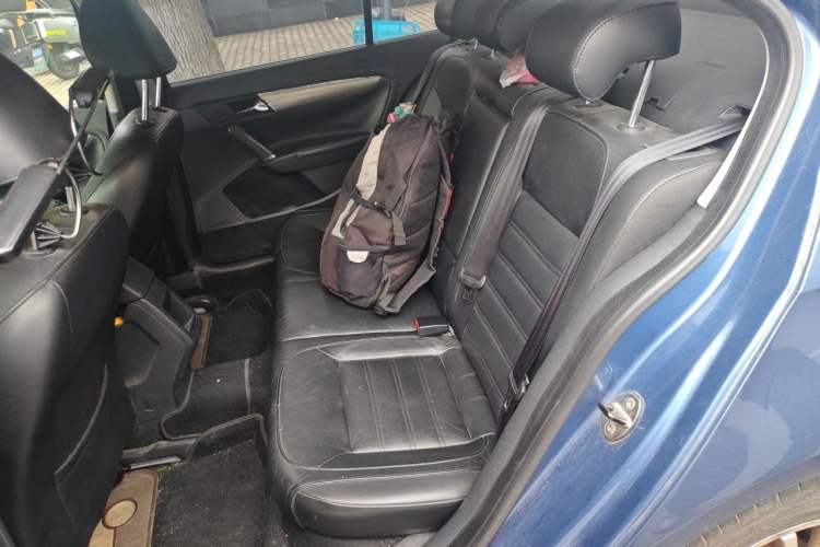 Used Volkswagen Lavida 2013 1.6L Automatic Luxury Edition Left Rear Seat