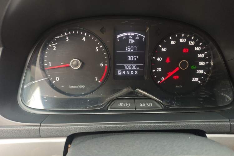Used Volkswagen Lavida 2013 1.6L Automatic Fashion Edition Odometer Close Up