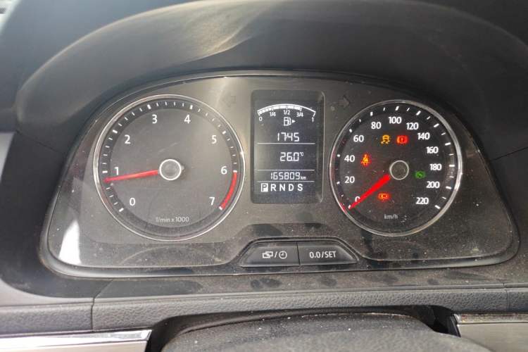 Used Volkswagen Lavida 2013 1.6L Automatic Luxury Edition Odometer Close Up