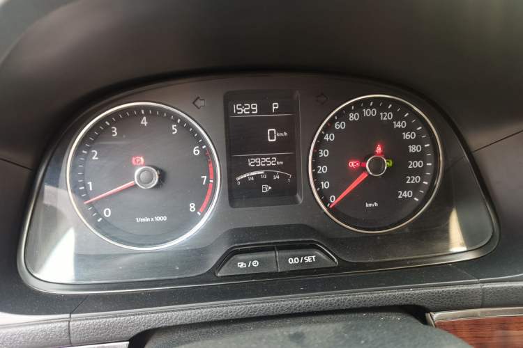 Used Volkswagen Lavida 2013 Revised Version 1.4 TSI DSG Luxury Edition Odometer Close Up