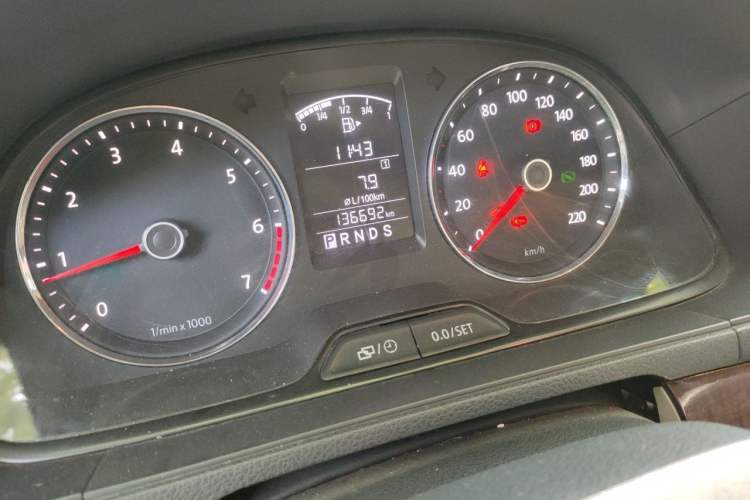 Used Volkswagen Lavida 2013 1.6L Automatic Comfort Edition Odometer Close Up