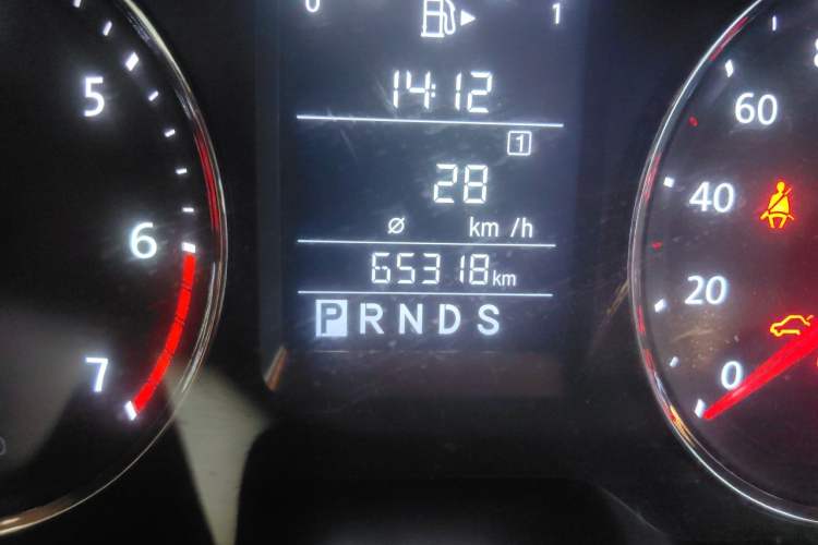 Used Volkswagen Lavida 2013 1.6L Automatic Comfort Edition Odometer Close Up