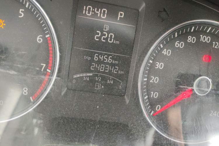 Used Volkswagen Lavida 2013 1.4TSI DSG Luxury Edition Odometer Close Up