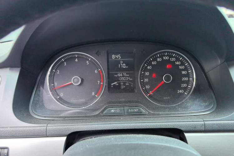 Used Volkswagen Lavida 2013 1.4TSI Manual Comfort Edition Odometer Close Up