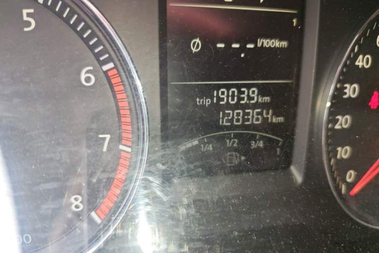 Used Volkswagen Lavida 2013 1.4TSI DSG Comfort Edition Odometer Close Up