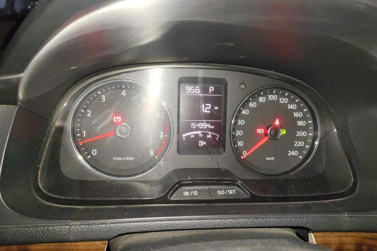 Used Volkswagen Lavida 2013 Restyled Classic 1.6L Automatic Comfort Edition Odometer Close Up
