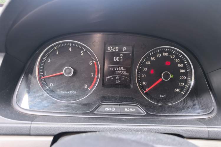 Used Volkswagen Lavida 2013 1.4TSI DSG Comfort Edition Odometer Close Up