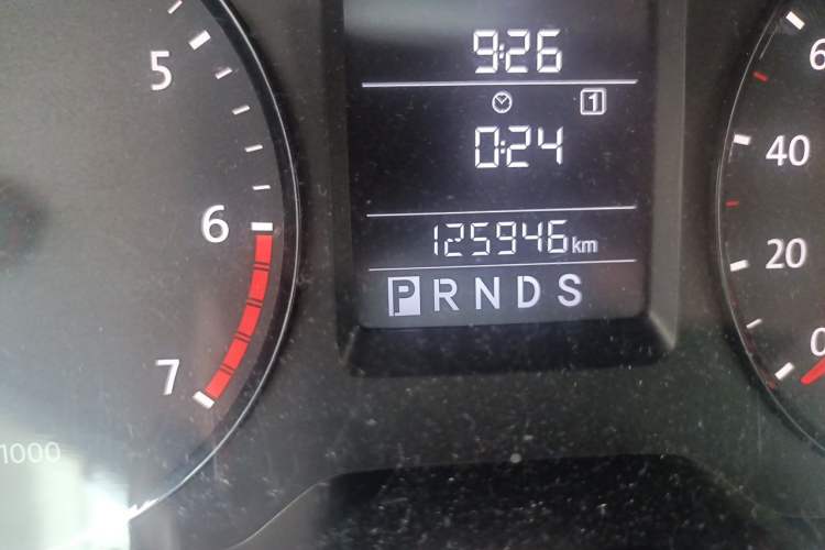 Used Volkswagen Lavida 2013 1.6L Automatic Fashion Edition Odometer Close Up