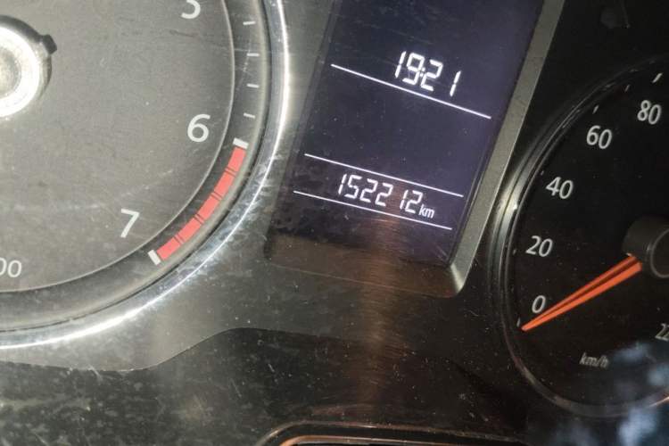 Used Volkswagen Lavida 2013 1.6L Automatic Comfort Edition Odometer Close Up