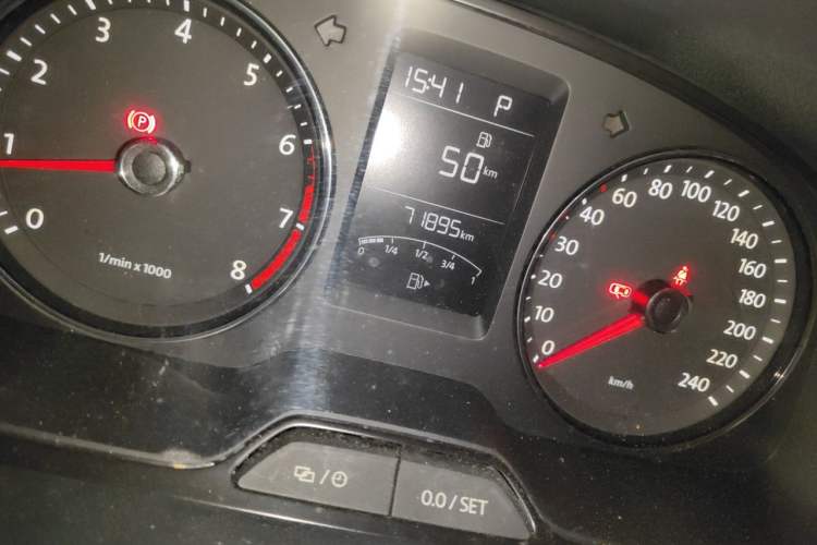 Used Volkswagen Lavida 2013 Restyled Classic 1.6L Automatic Comfort Edition Odometer Close Up