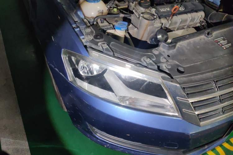 Used Volkswagen Lavida 2013 1.6L Manual Fashion Edition Right Front Headlight