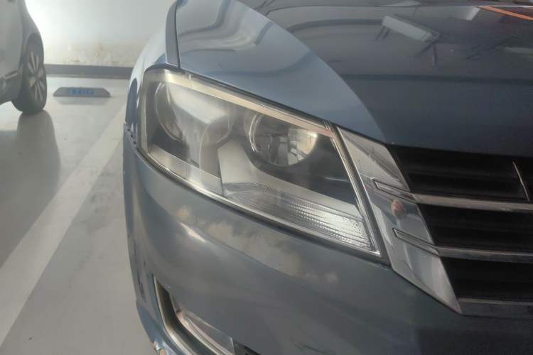 Used Volkswagen Lavida 2013 1.6L Automatic Comfort Edition Right Front Headlight