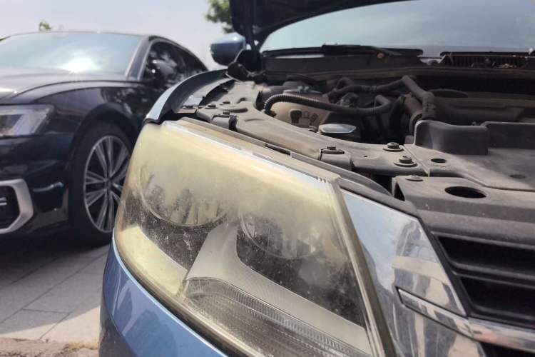 Used Volkswagen Lavida 2013 1.4TSI Manual Comfort Edition Right Front Headlight