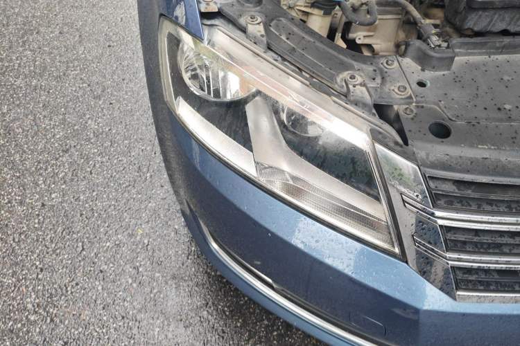Used Volkswagen Lavida 2013 Revised Version 1.6L Automatic Luxury Edition Right Front Headlight