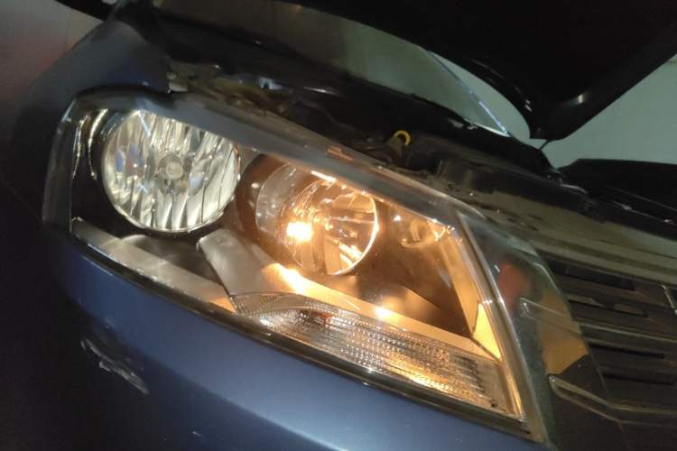 Used Volkswagen Lavida 2013 Restyled Classic 1.6L Automatic Comfort Edition Right Front Headlight
