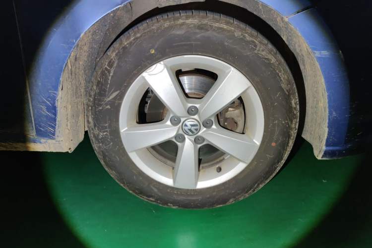 Used Volkswagen Lavida 2013 1.6L Manual Fashion Edition Right Front Wheel Hub