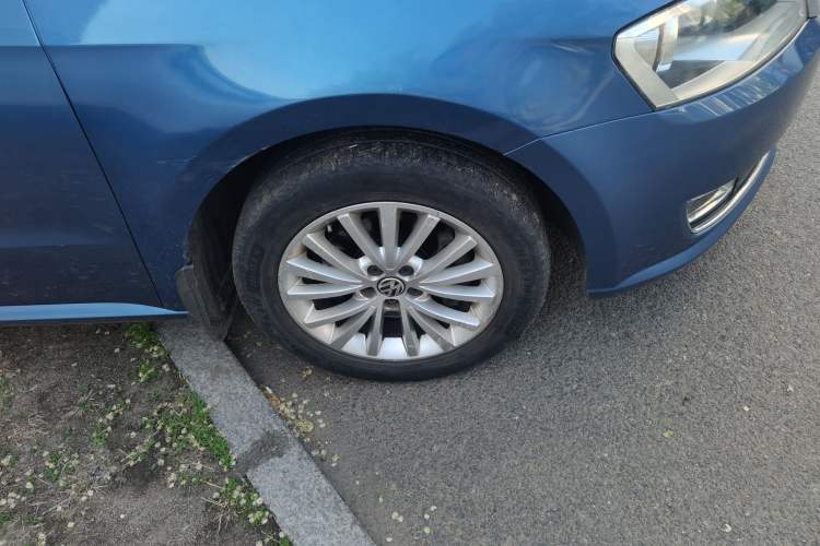 Used Volkswagen Lavida 2013 Revised Version 1.4 TSI DSG Luxury Edition Right Front Wheel Hub