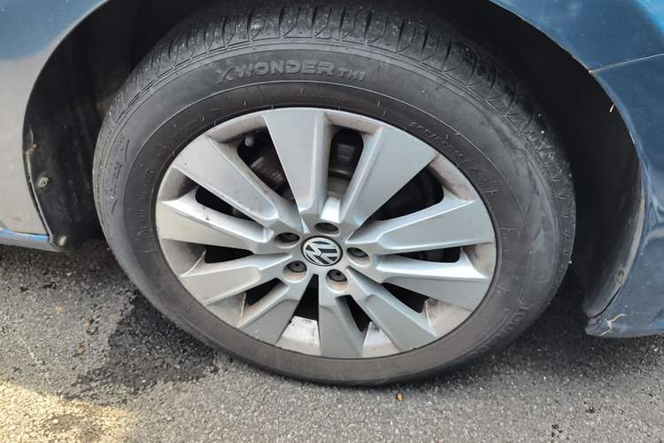 Used Volkswagen Lavida 2013 Restyled Classic 1.6L Automatic Comfort Edition Right Front Wheel Hub