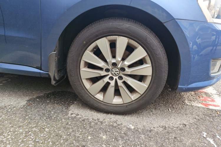 Used Volkswagen Lavida 2013 1.4TSI DSG Comfort Edition Right Front Wheel Hub