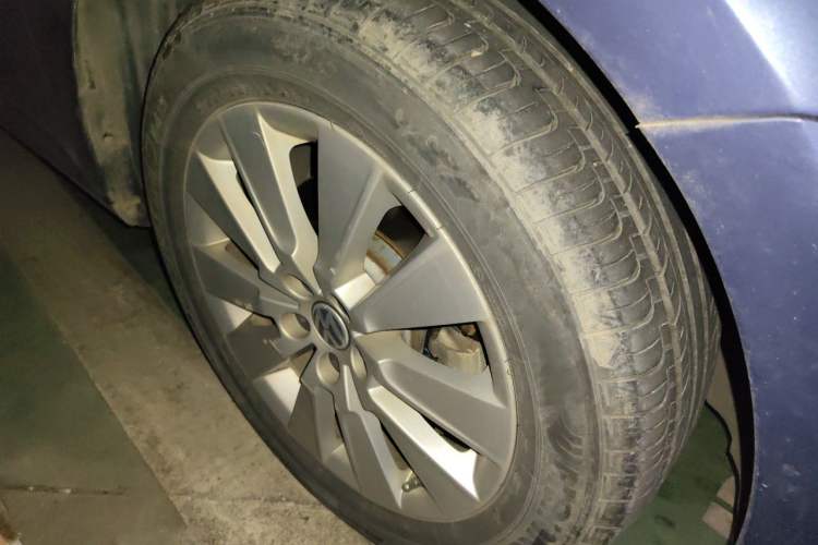 Used Volkswagen Lavida 2013 Restyled Classic 1.6L Automatic Comfort Edition Right Front Wheel Hub