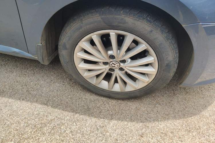 Used Volkswagen Lavida 2013 1.4TSI DSG Luxury Edition Right Front Wheel Hub