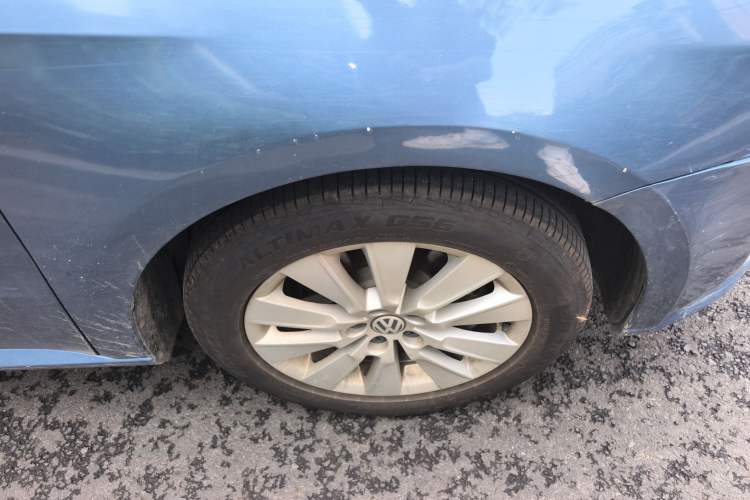 Used Volkswagen Lavida 2013 1.4TSI DSG Comfort Edition Right Front Wheel Hub