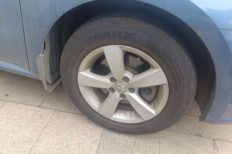 Used Volkswagen Lavida 2013 1.6L Automatic Fashion Edition Right Front Wheel Hub