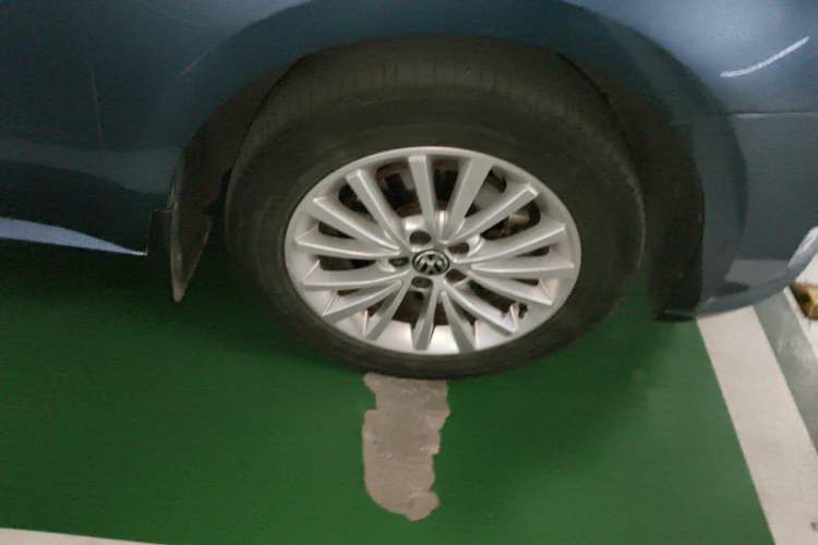Used Volkswagen Lavida 2013 Revised Version 1.4 TSI DSG Luxury Edition Right Front Wheel Hub