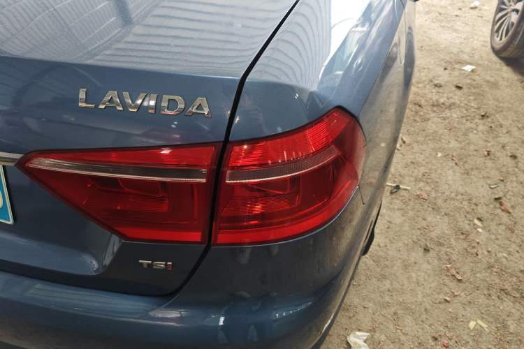 Used Volkswagen Lavida 2013 Revised Version 1.4 TSI DSG Comfort Edition Right Rear Taillight