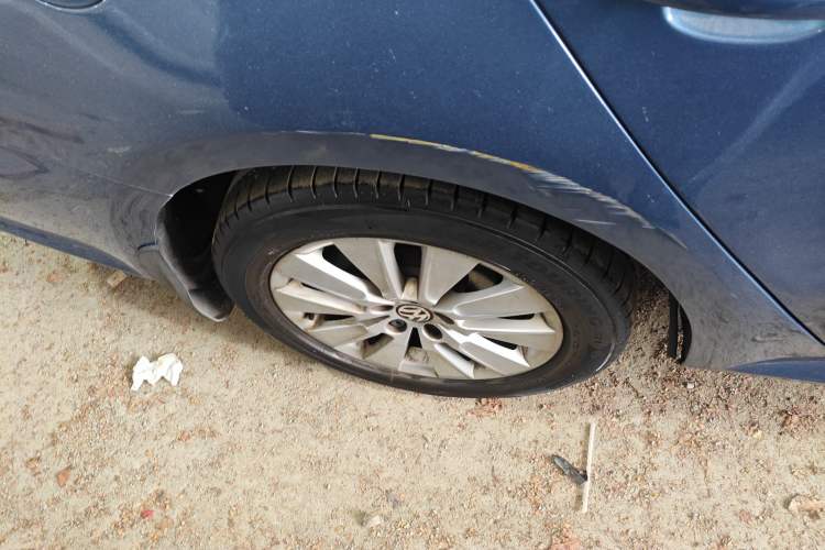 Used Volkswagen Lavida 2013 Revised Version 1.4 TSI DSG Comfort Edition Right Rear Wheel Hub