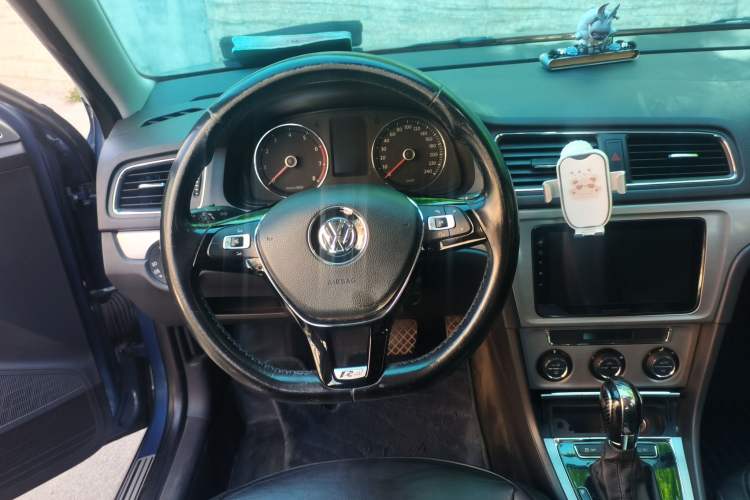 Used Volkswagen Lavida 2013 1.4TSI DSG Comfort Edition Steering Wheel