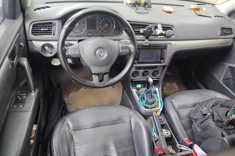Used Volkswagen Lavida 2013 1.6L Automatic Luxury Edition Steering Wheel