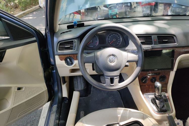 Used Volkswagen Lavida 2013 1.6L Automatic Comfort Edition Steering Wheel
