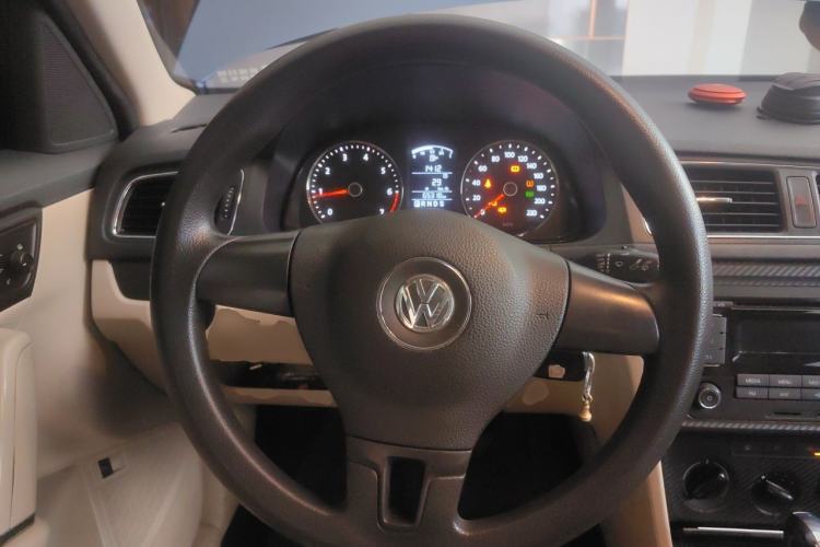 Used Volkswagen Lavida 2013 1.6L Automatic Comfort Edition Steering Wheel