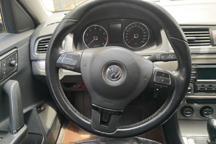 Used Volkswagen Lavida 2013 Revised Version 1.6L Automatic Luxury Edition Steering Wheel