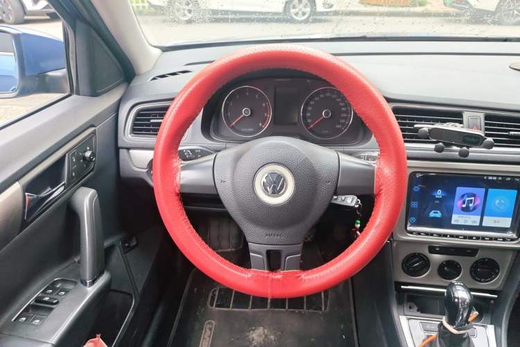 Used Volkswagen Lavida 2013 1.4TSI DSG Comfort Edition Steering Wheel