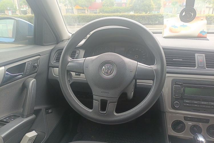 Used Volkswagen Lavida 2013 1.6L Automatic Fashion Edition Steering Wheel
