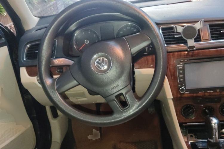 Used Volkswagen Lavida 2013 1.6L Automatic Comfort Edition Steering Wheel