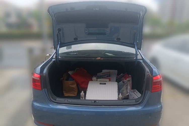 Used Volkswagen Lavida 2013 1.6L Automatic Fashion Edition Trunk