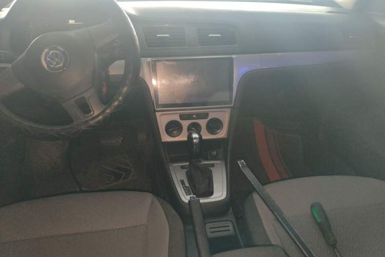 Used Volkswagen Lavida 2013 Revised Classic 1.6L Automatic Fashion Edition Audio And AC Panel